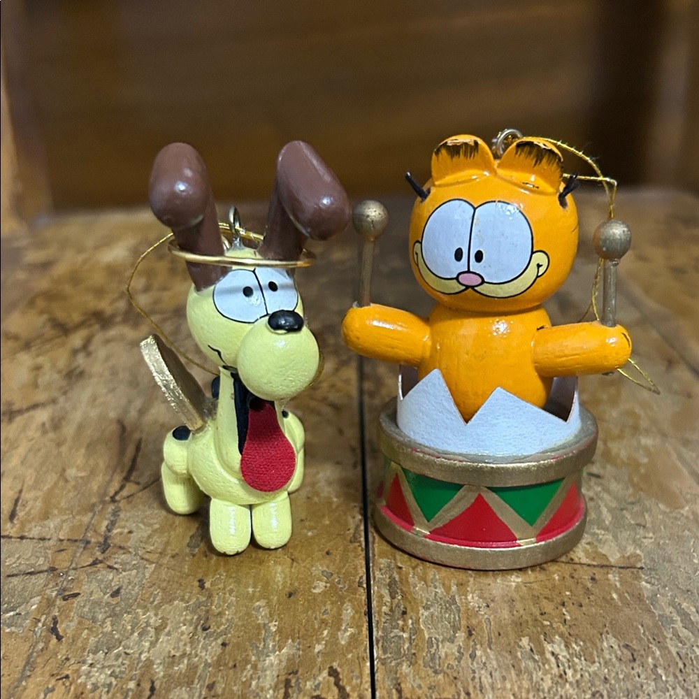 Dakin Vintage 1981 Garfield and Odie Set of 2 Wooden Ornaments. Mint Condition